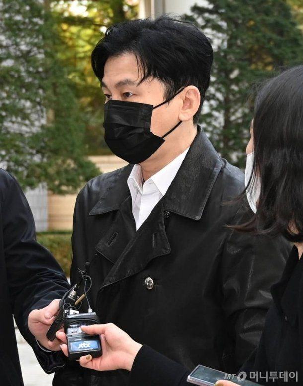 Police officer accused Han Seo-hee’s lawyer of not helping her but trying to help YG instead