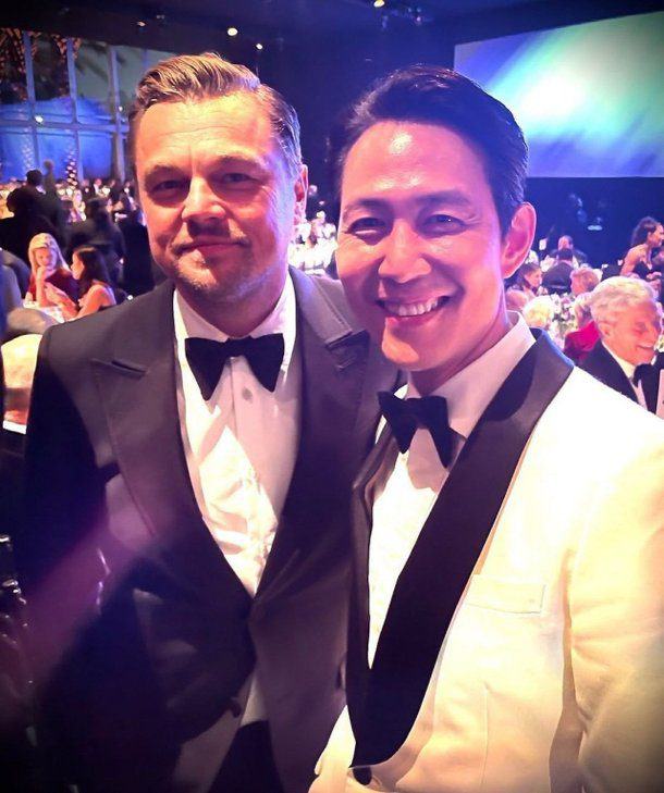 Lee Jung jae Lee Jung-jae appeared next to Leonardo DiCaprio but netizens’ attention was focused on Lee Jung-jae’s young look with great skin