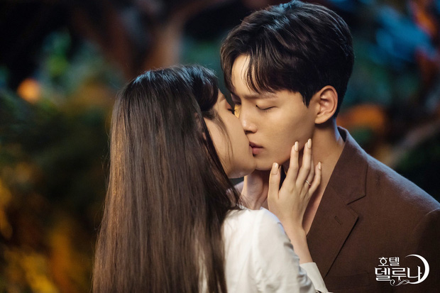 IU is outstanding in Hotel Del Luna