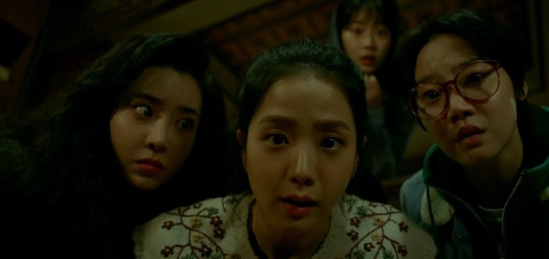 Young Ro and her friends even accepted to strip off their clothes and hide Soo Ho in the bathtub to save his life