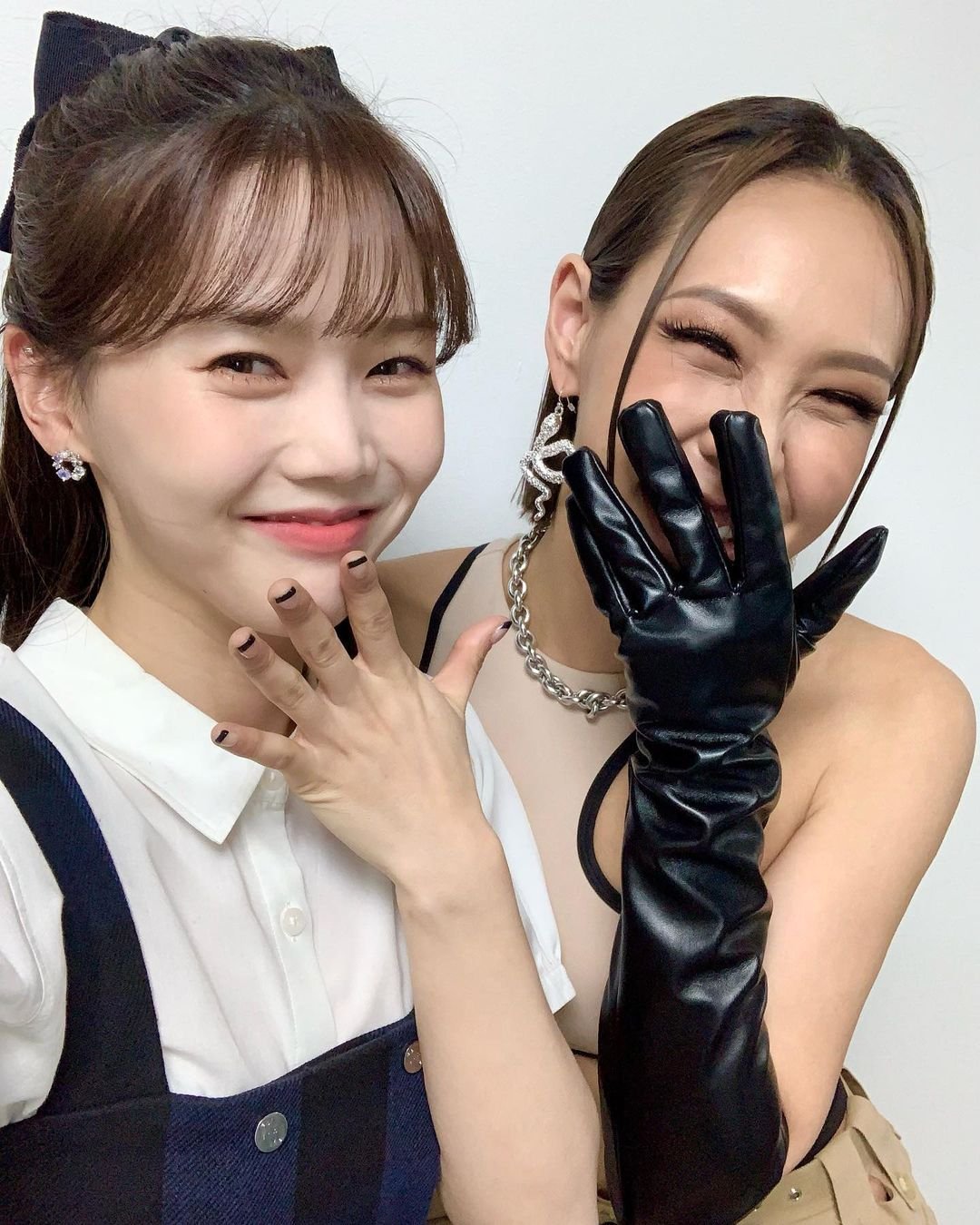Love your peers, love your country! OH MY GIRL's Hyojung and Holy Bang Jane.