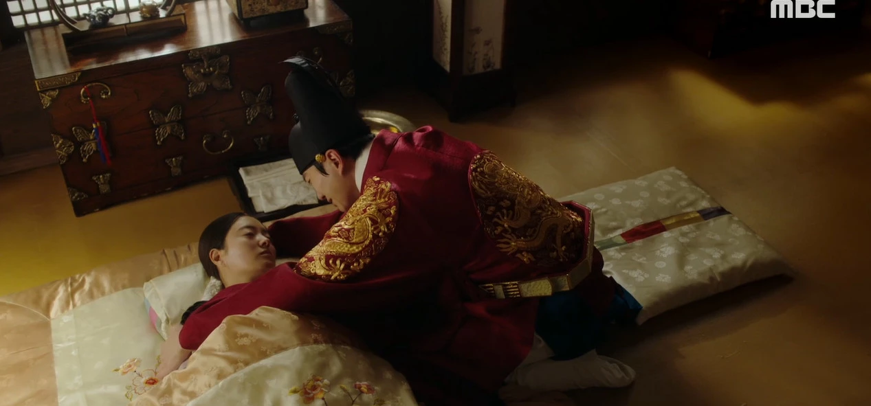 the red sleeve junho