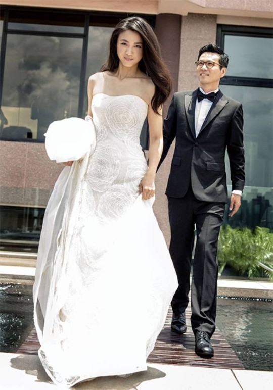 Kim Tae-yong and Tang Wei's wedding pictorial