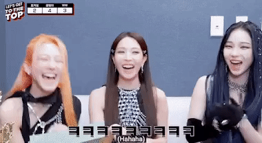  Although Hyoyeon also laughed along...