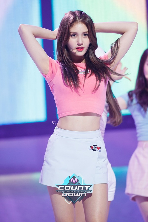 The center aura of KEP1ER’s Kim Chaehyun