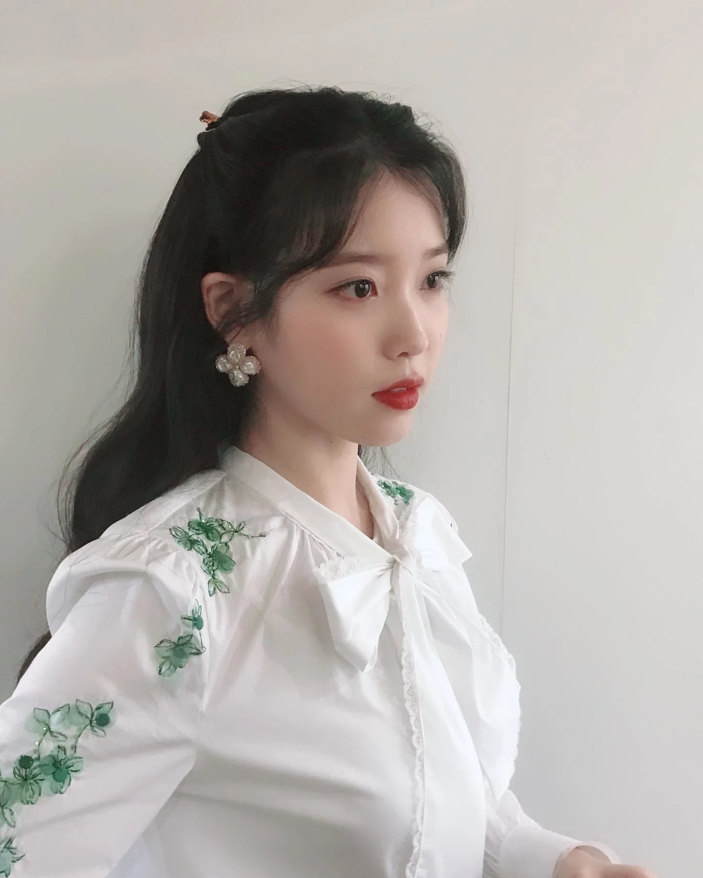 IU