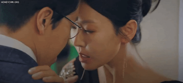 Korean actresses kiss scenes