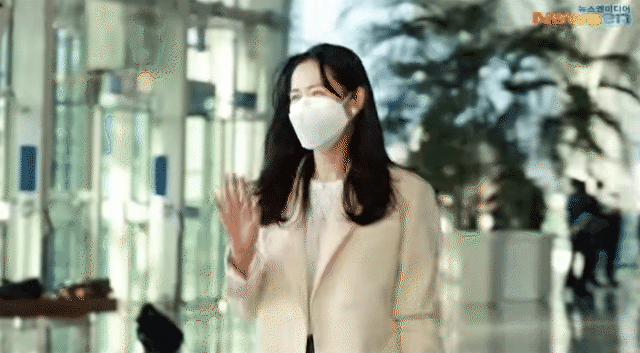 Son Ye Jin's lovely beauty drew attention 