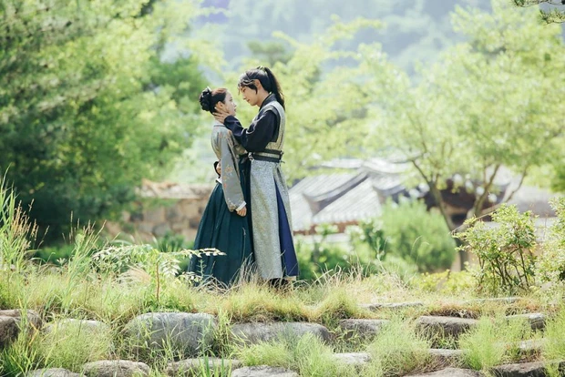 IU-Lee Jun Ki-Moon Lovers