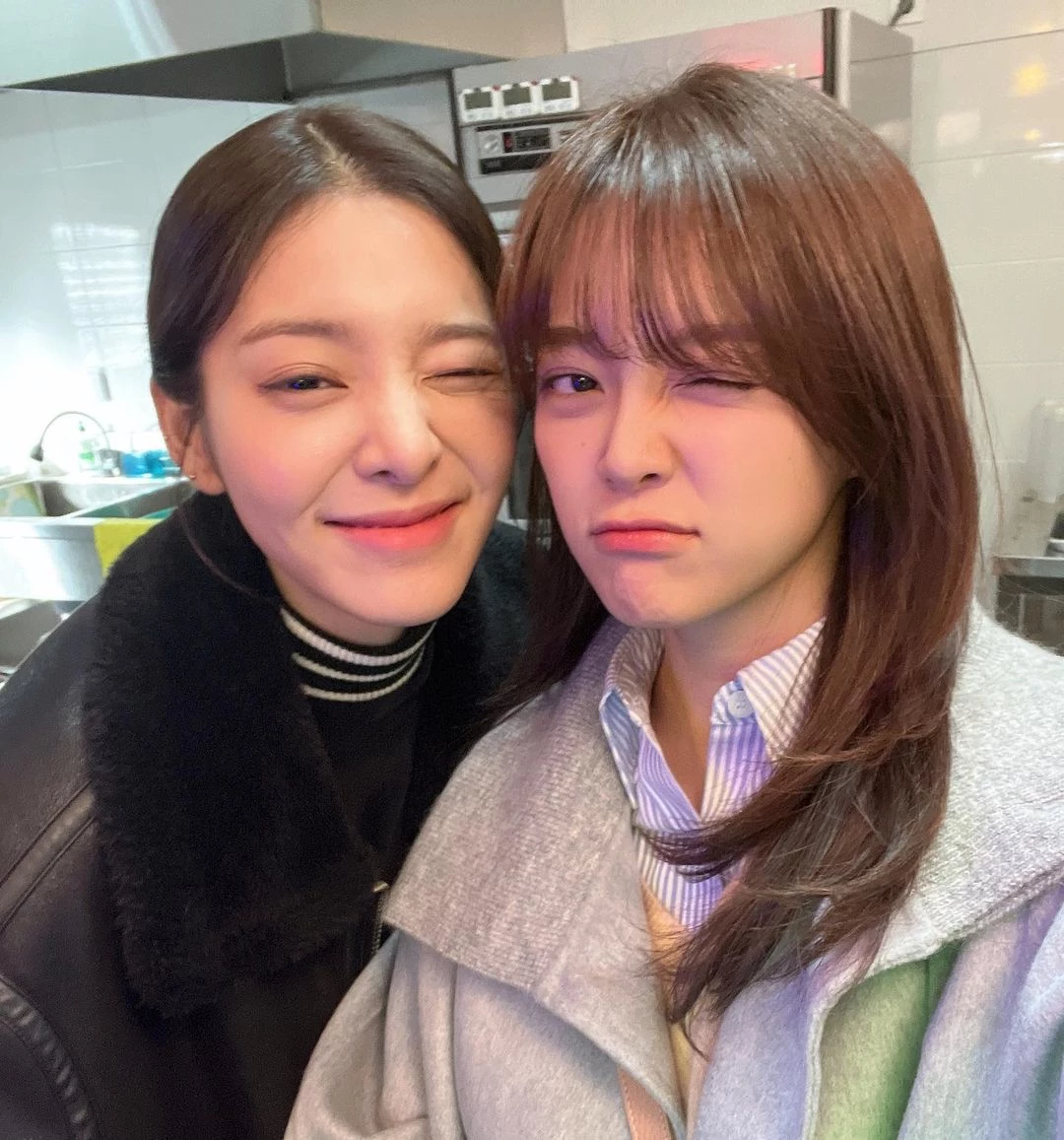 Seol In-ah-Kim Se-jeong