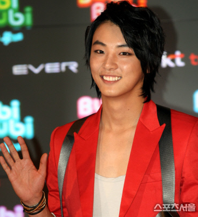 yoon-shi-yoon