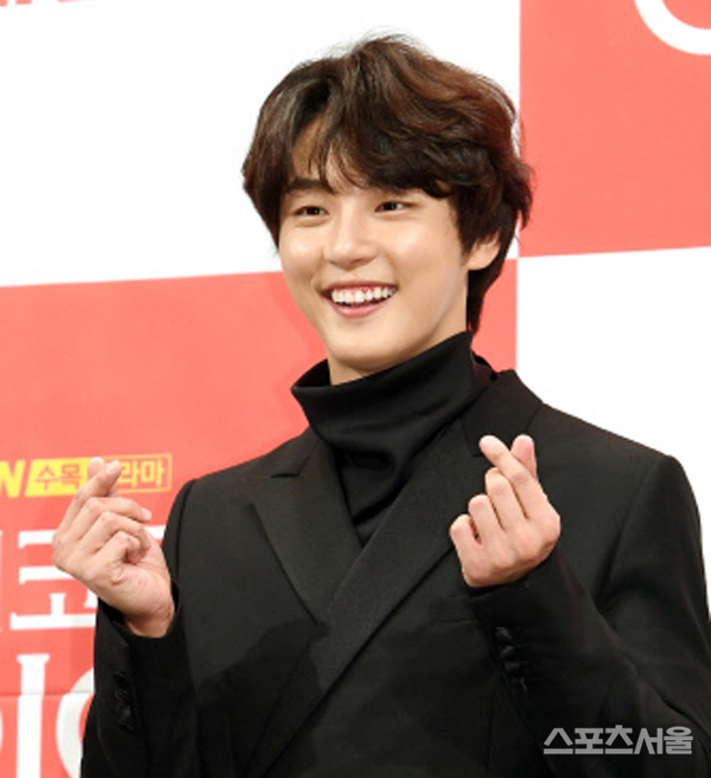 yoon-shi-yoon
