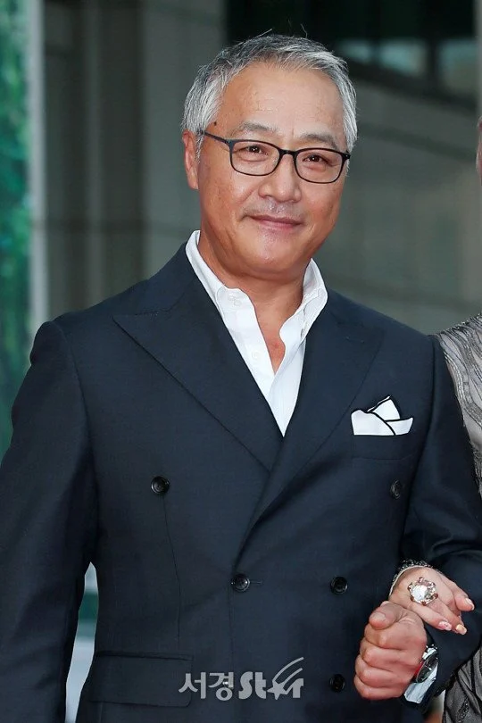 lee kyung young
