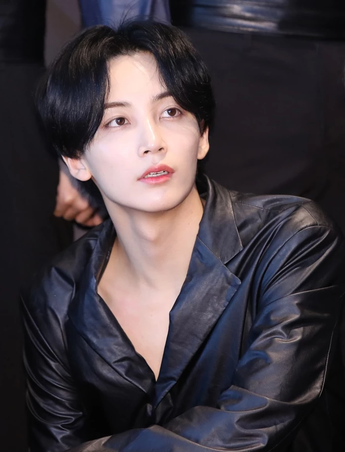 Seventeen Jeonghan