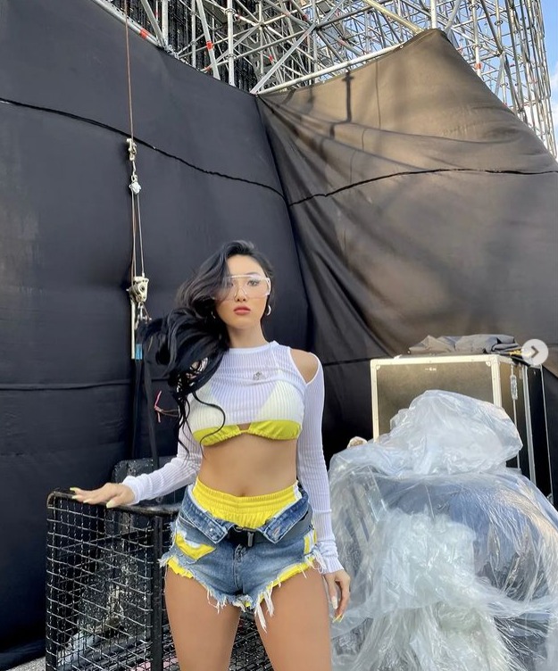 hwasa instagram