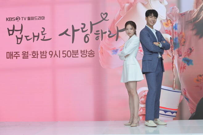 lee-se-young-lee-seung-gi-The Law Cafe-