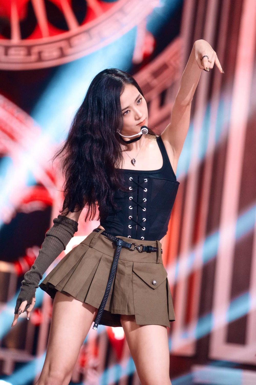 Jisoo in high heels