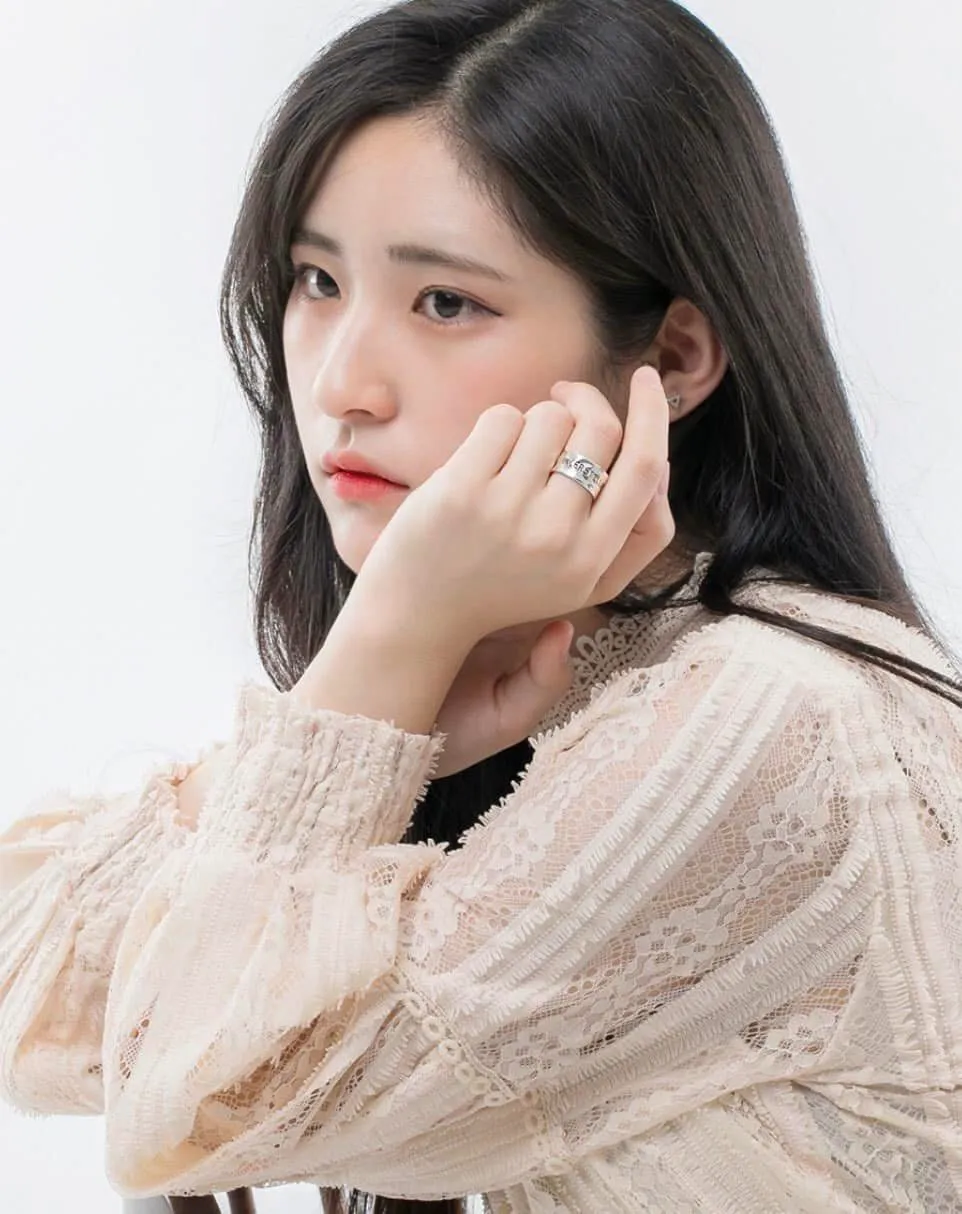 YG Trainee Rora