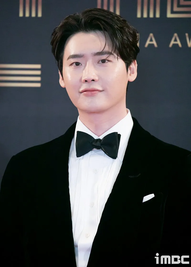 lee jong suk 2022 mbc drama awards