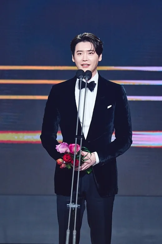 lee jong suk 2022 mbc drama awards