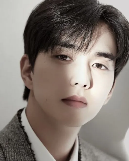 yoo seung ho