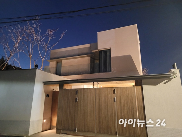 Song Joong Ki house