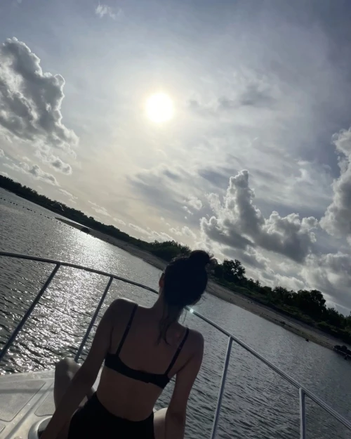 MAMAMOO-Hwasa-bikini-