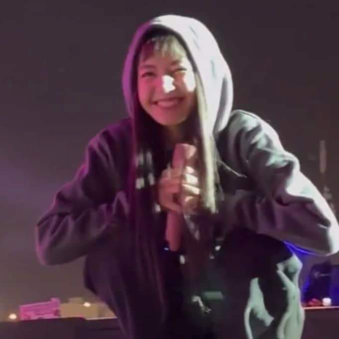 “What happened to Lisa’s bangs” even started trending on SNS