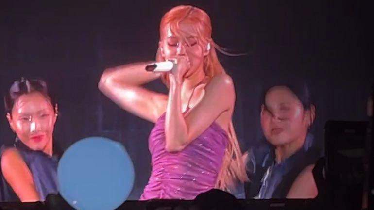 Rosé appeared in a new outfit for the concert 