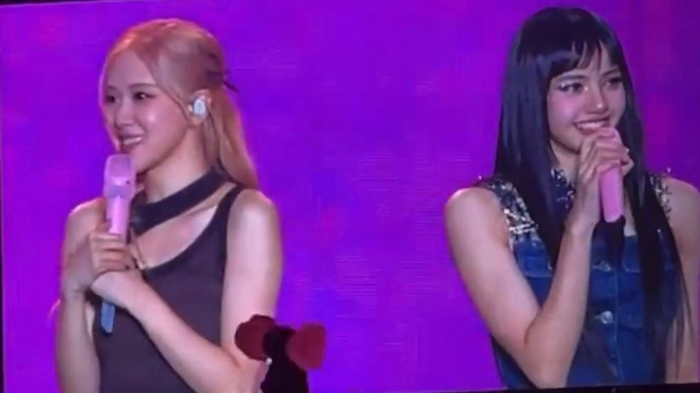 Rosé and Lisa at the Riyadh concert