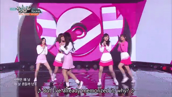 Seulgi seamlessly noticed the staff, took the new mic, and delivered her part of the song 