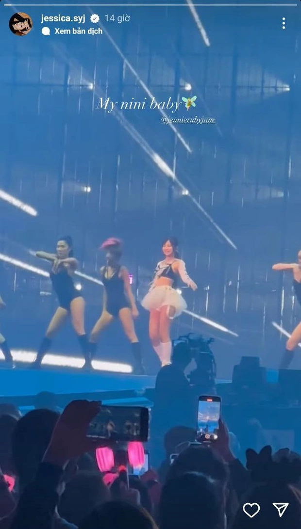Jessica went to BLACKPINK’s Born Pink concert in Hong Kong and posted a photo of Jennie’s solo stage