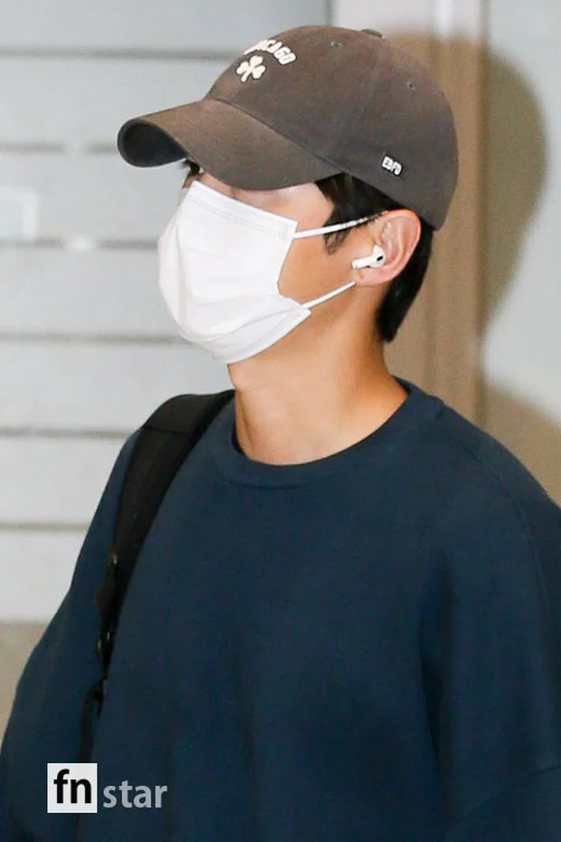 Song Joong Ki airport