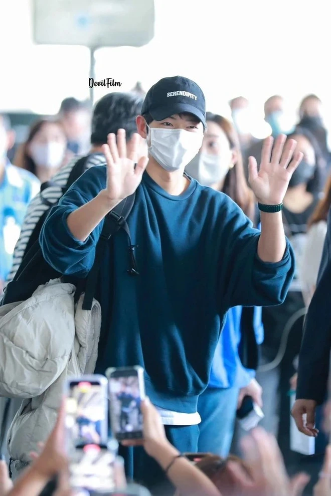 Song Joong Ki airport