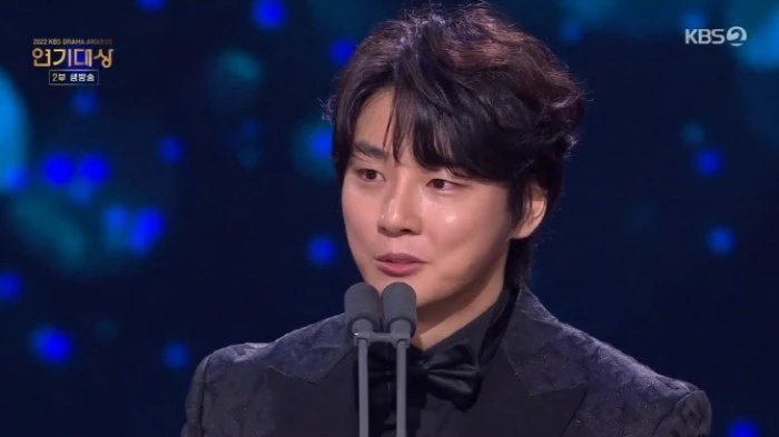 Yoon Si-yoon