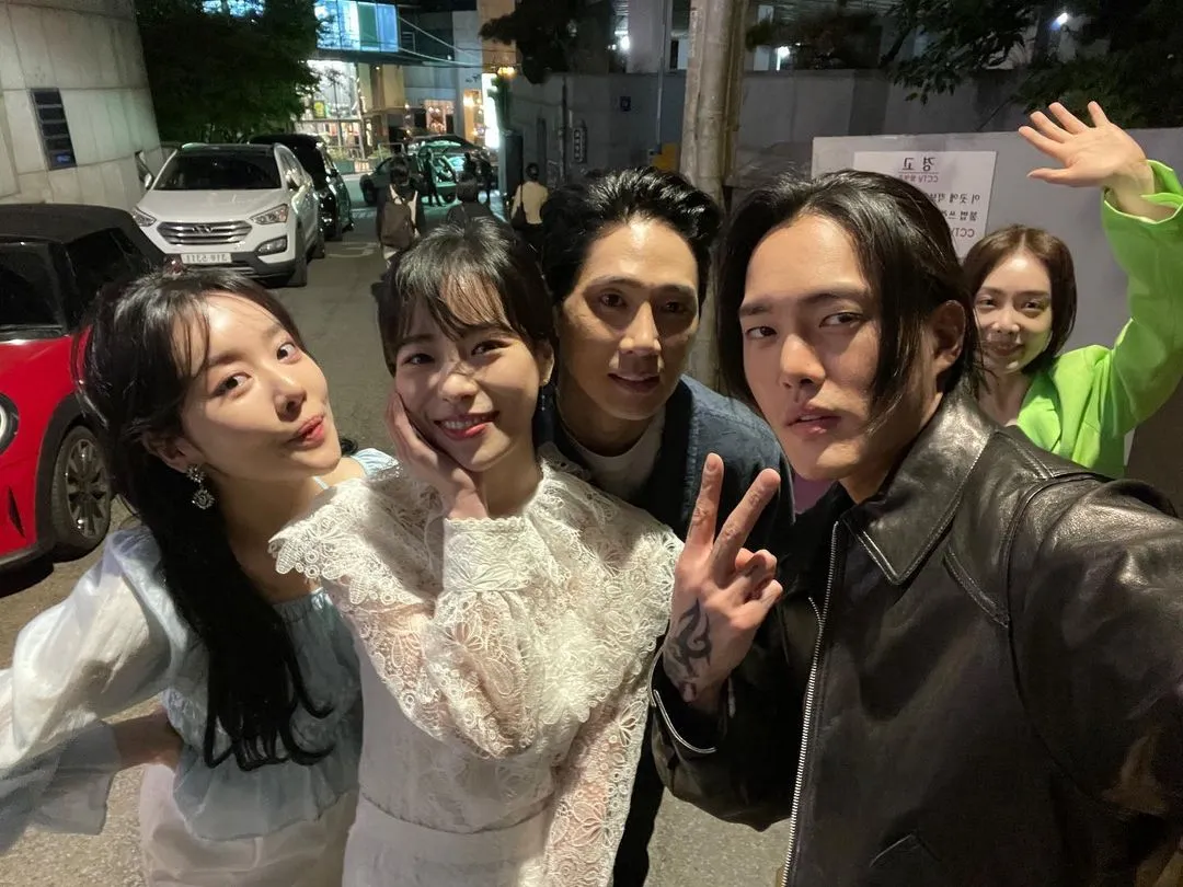 The Glory cast