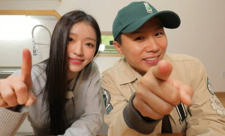 OH MY GIRL's YooA thumbnail