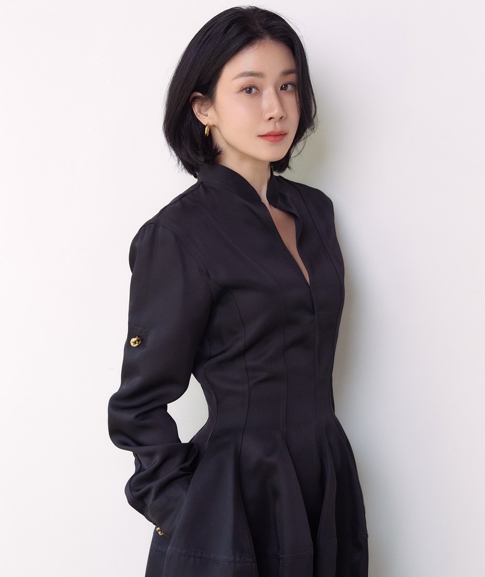 lee bo young