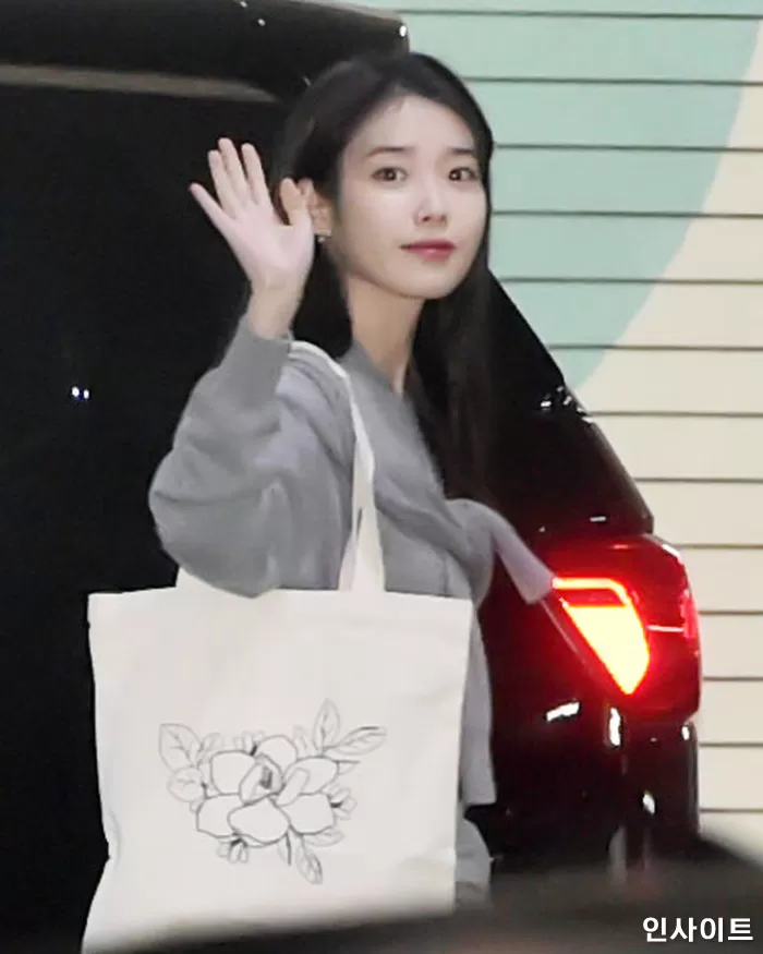 IU