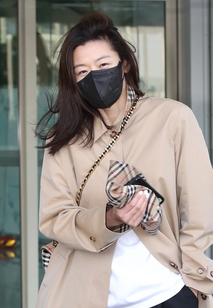Jun Ji Hyun airport