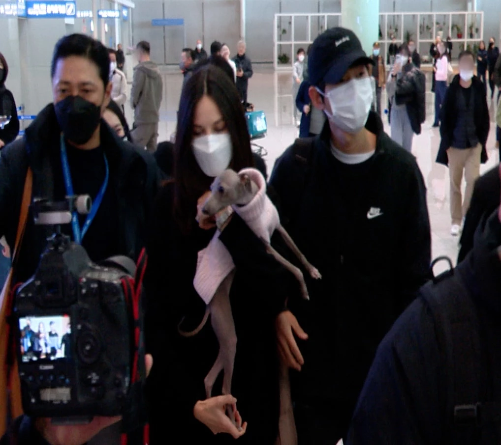 Song Joong-ki Katy airport