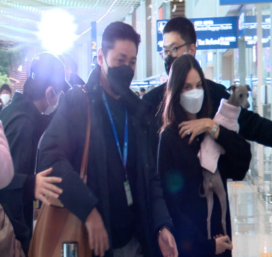 Song Joong-ki Katy airport