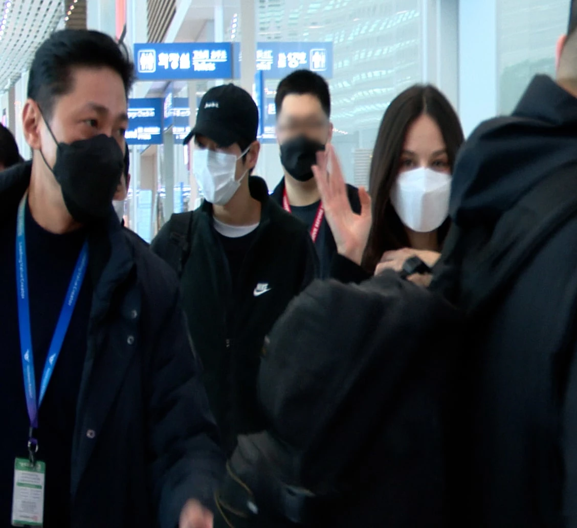 Song Joong-ki Katy airport