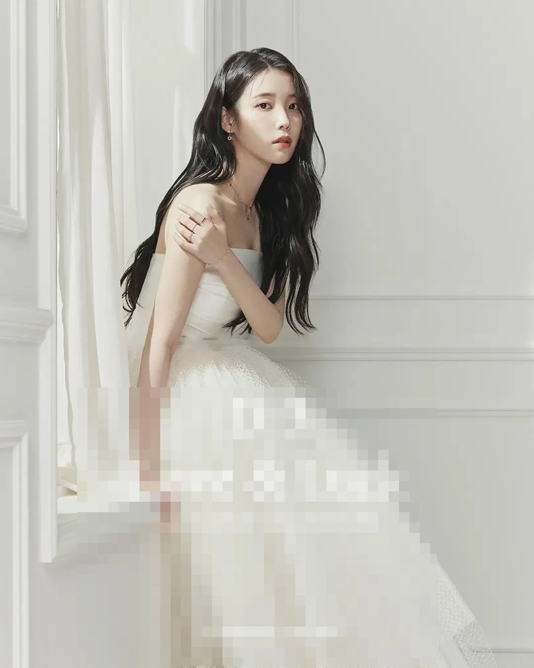 IU dress