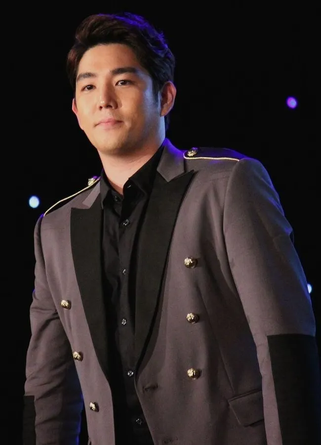 Kang In 