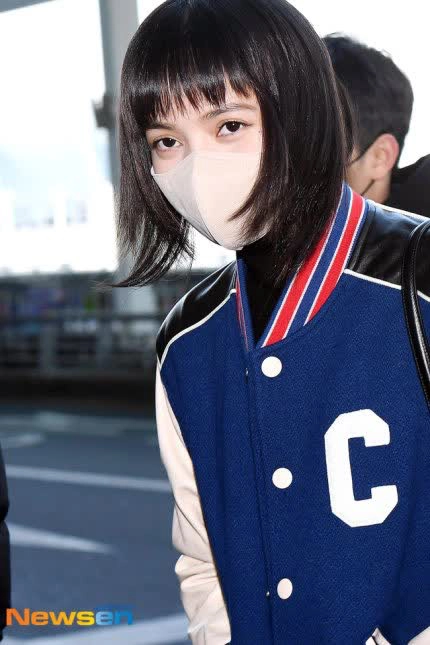 Blackpink Lisa airport