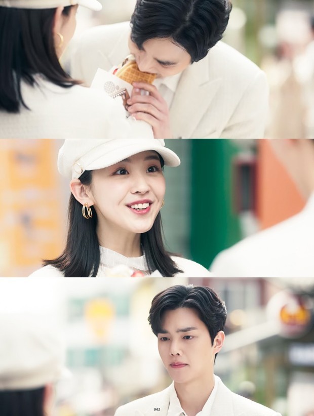 Kim Si Eun and Song Kang 