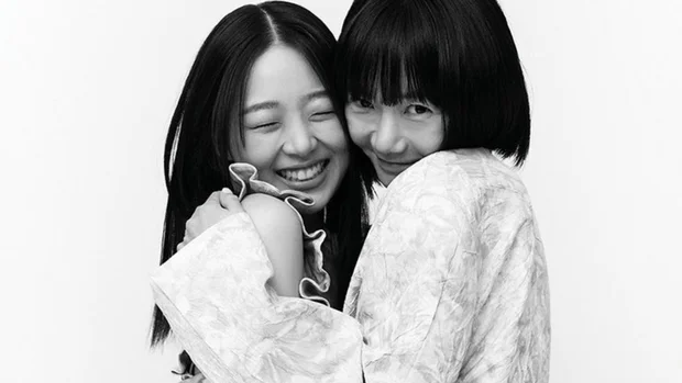 Bae Doona and Kim Si Eun 