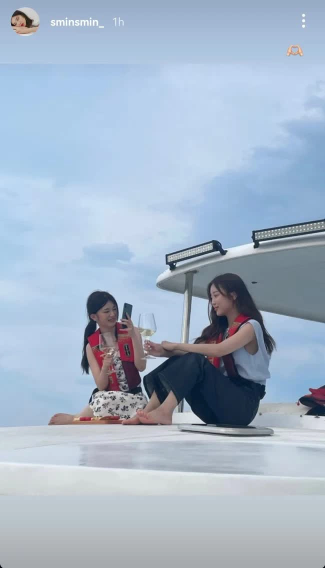 Love Alarm Jasmine White Rose