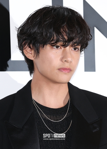 v